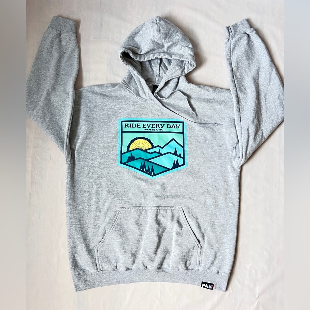 Gildan Gray Hoodie Mountain Graphic Drawstring kangaroo Ride Every Day size L